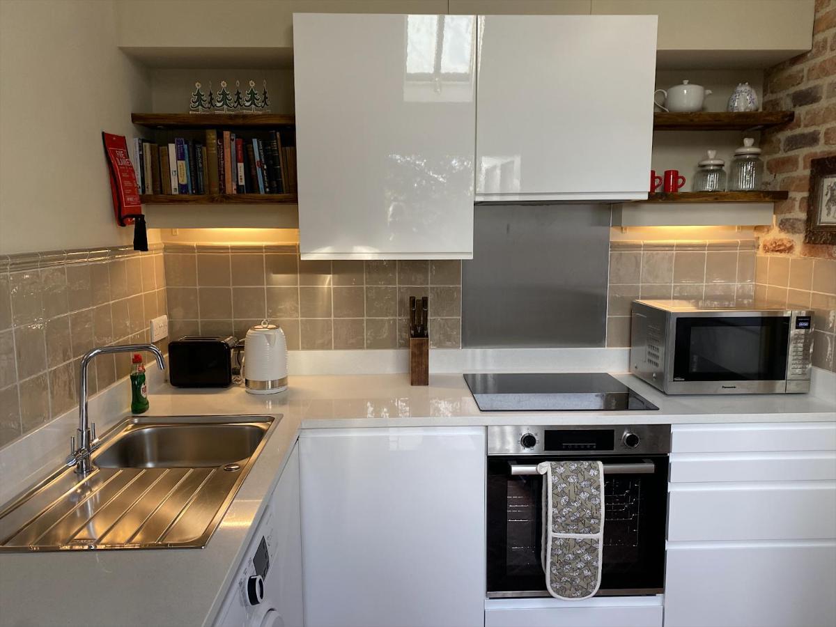 Enchanting 1 Bedroom Home With Kitchen 萨弗伦沃尔登 外观 照片