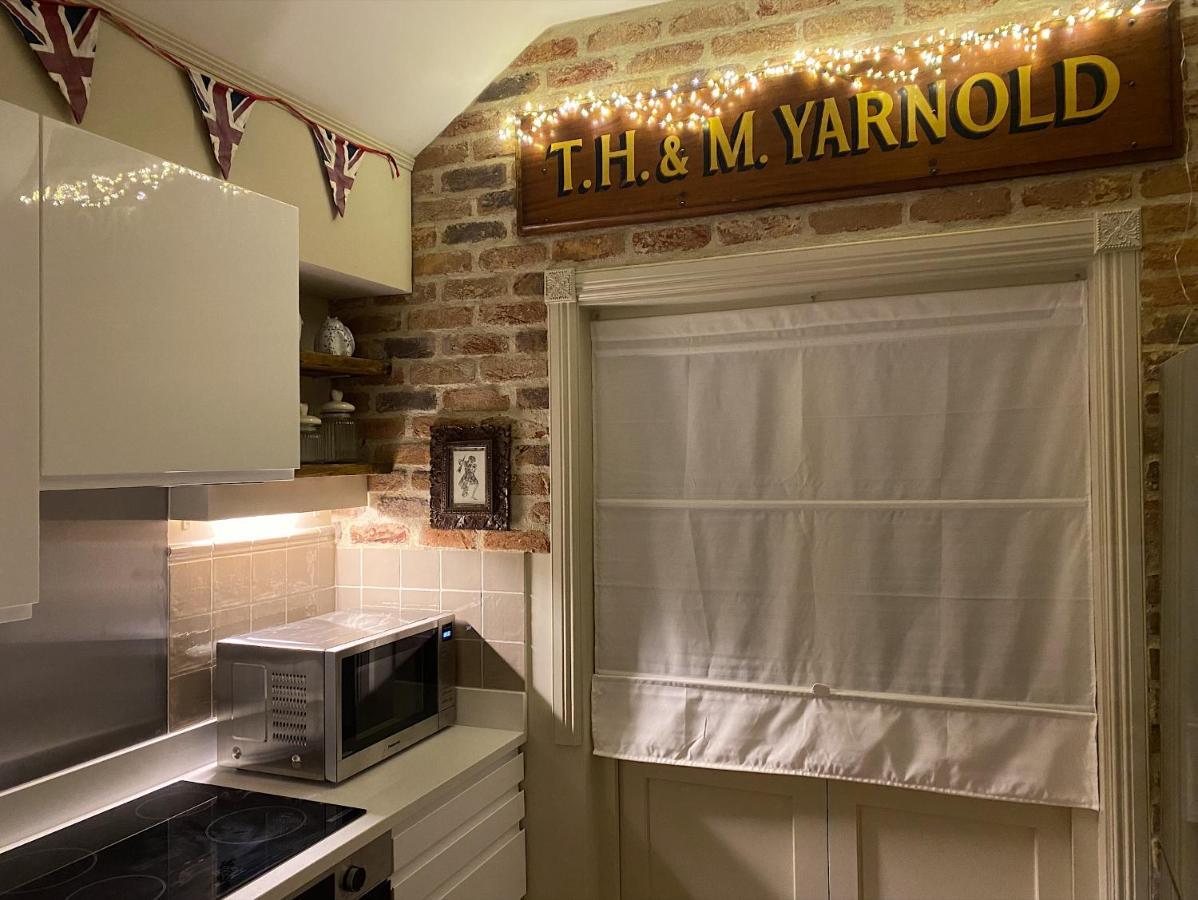 Enchanting 1 Bedroom Home With Kitchen 萨弗伦沃尔登 外观 照片